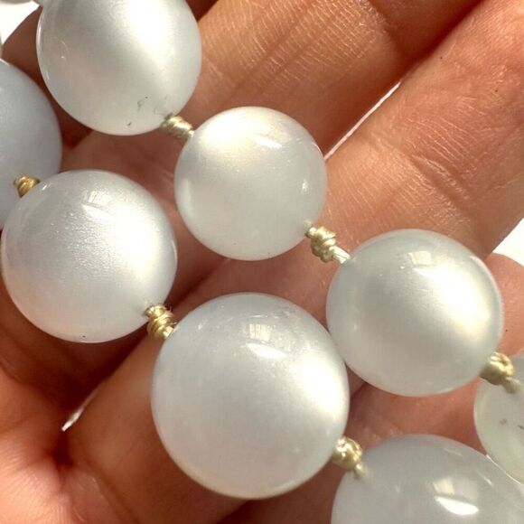 Light blue moonglow vintage necklace - Picture 11 of 11